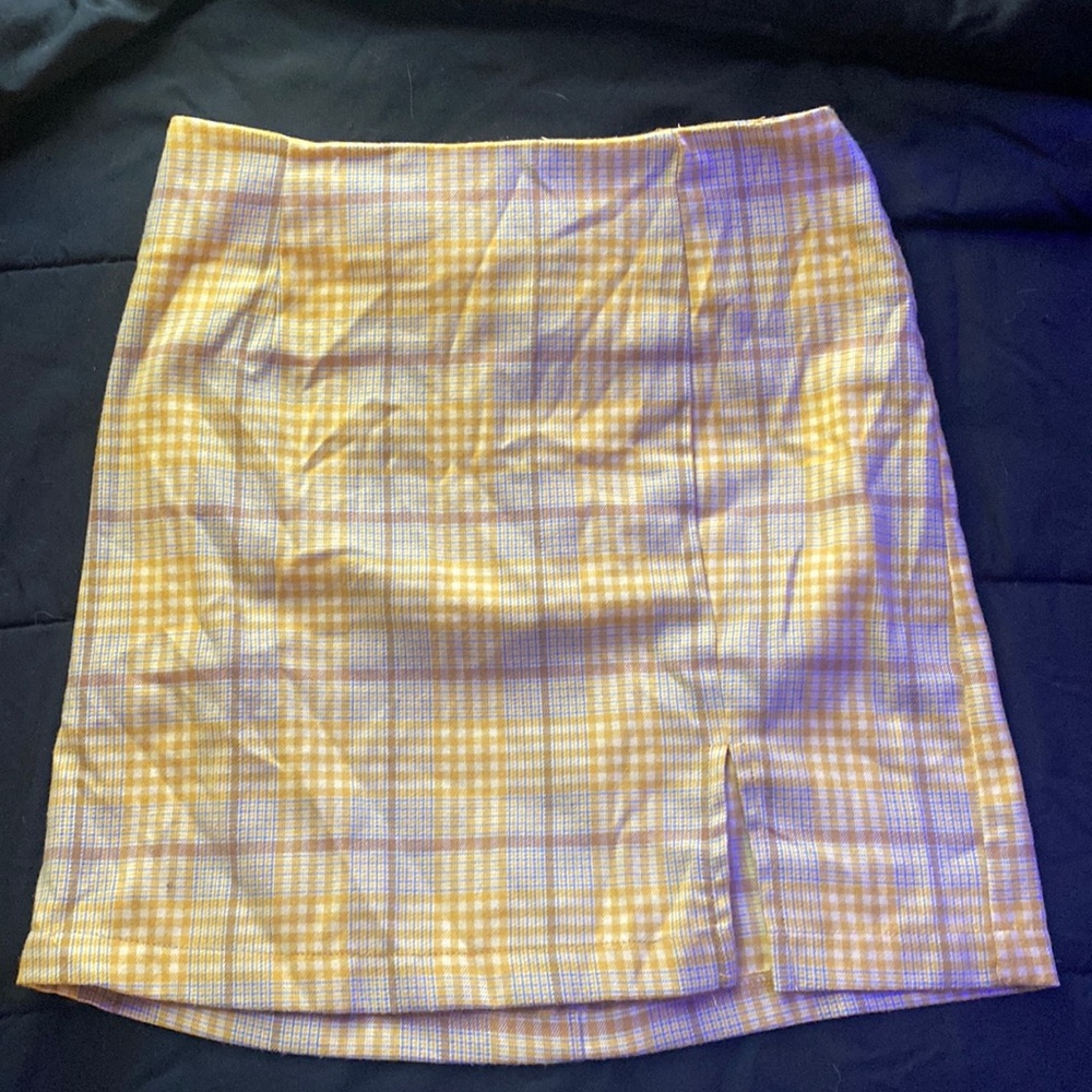 Yellow mini skirt